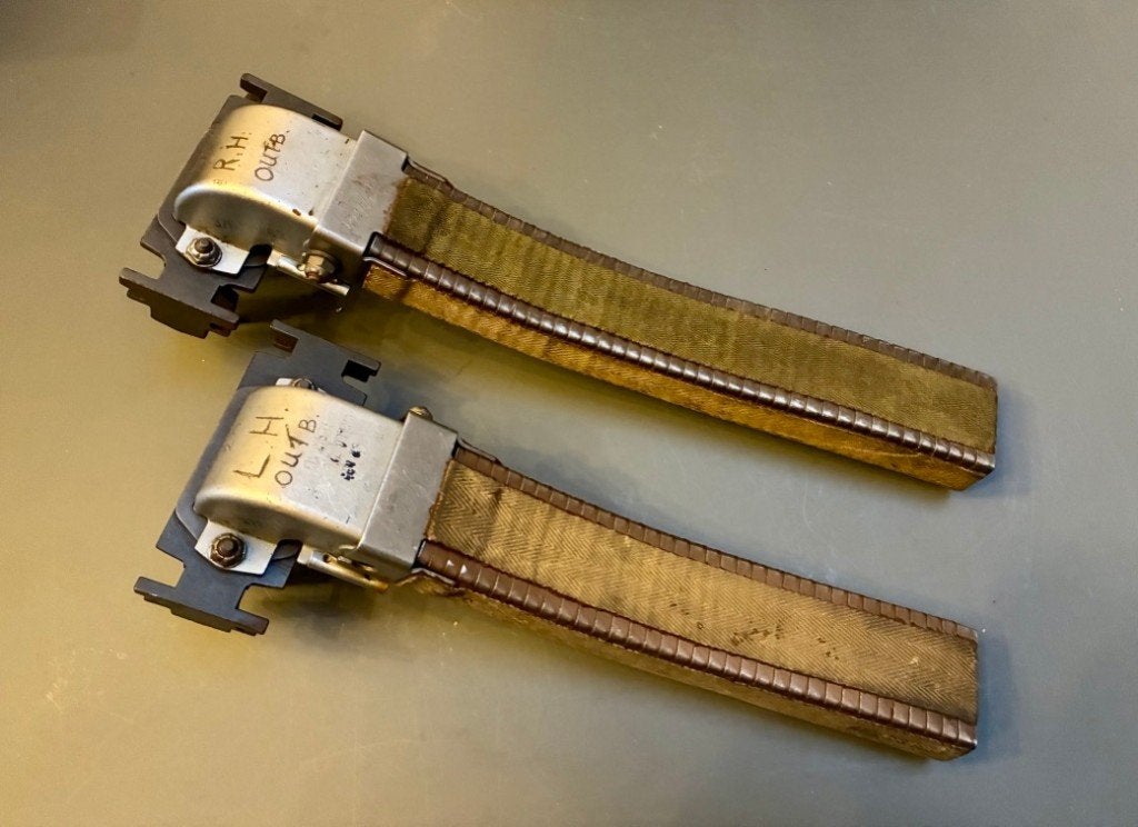 Flexible Link Chute L/H & R/H, Cal.30., Verzamelen, Militaria | Algemeen, Verzenden