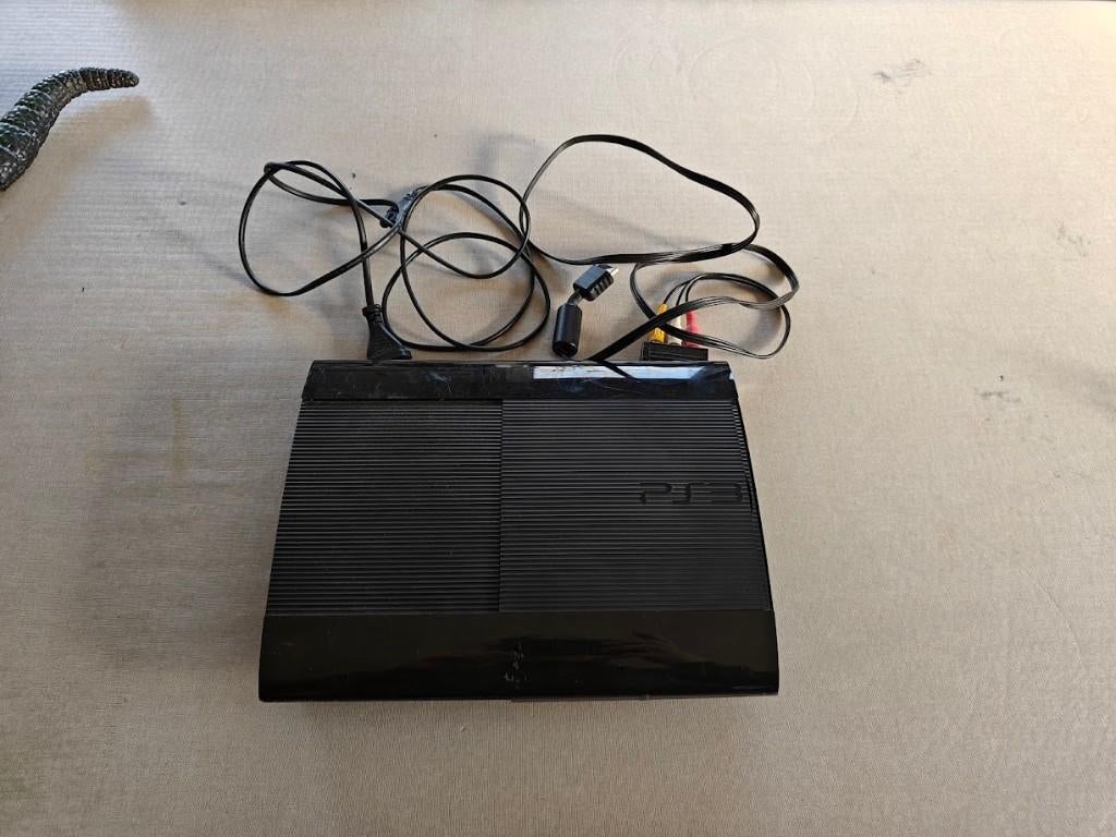 PS3 slim 500GB met kabels - Werkt perfect, Games en Spelcomputers, Spelcomputers | Sony PlayStation 3, Ophalen, Gebruikt, Zonder controller