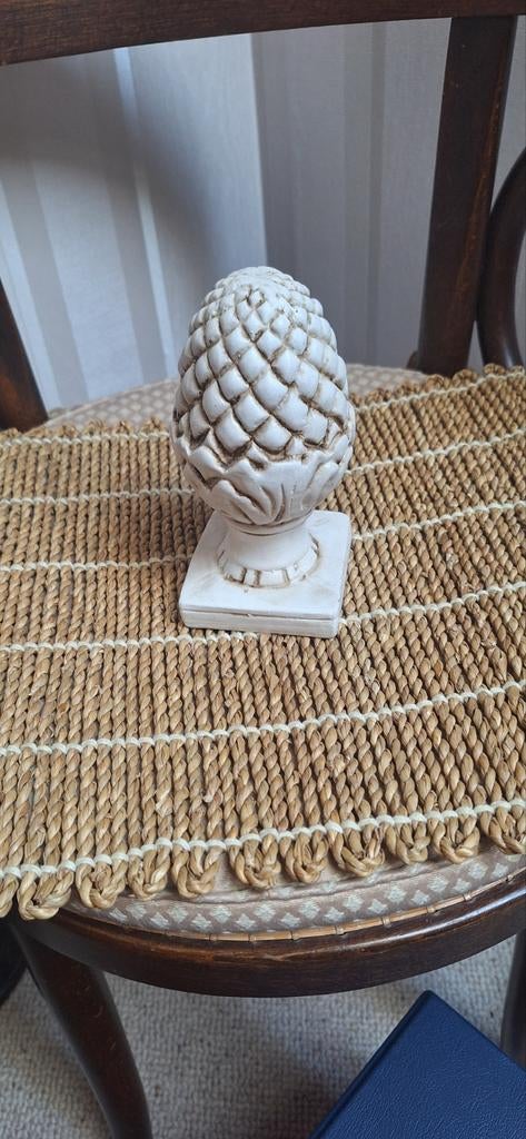 Figurine en forme de pomme de pin blanche, Enlèvement ou Envoi, Comme neuf, Autres types