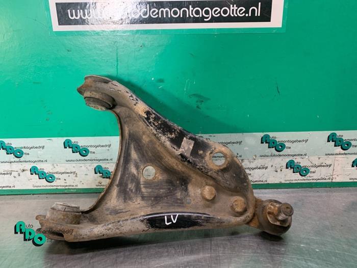 Bras de suspension bas avant gauche d'un Renault Twingo (Twi, Renault, -, 3 mois de garantie, Utilisé