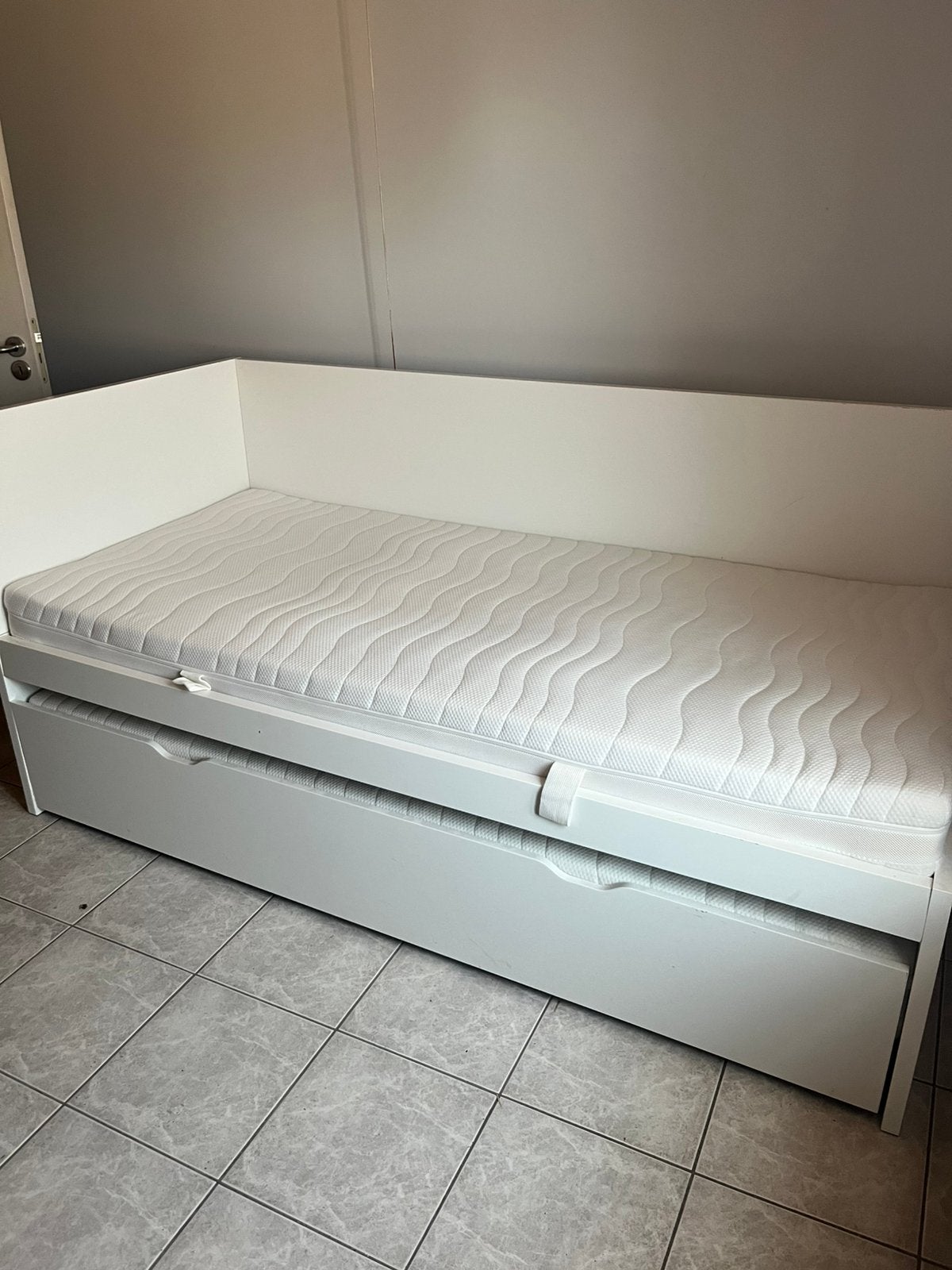 Bed met uitschuifbaar onderbed, Ophalen, Zo goed als nieuw