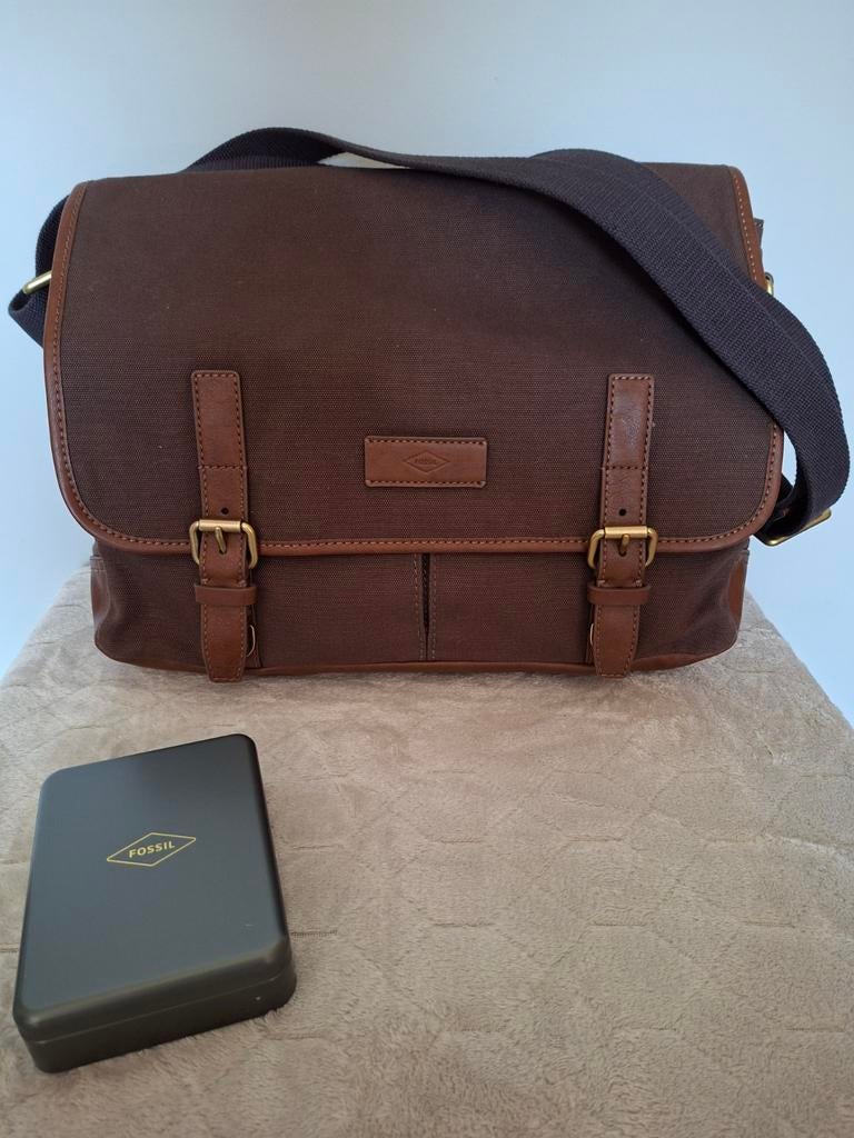 Bruine canvas laptoptas van Fossil als nieuw., Enlèvement, Comme neuf, Brun, Porte-documents ou Cartable