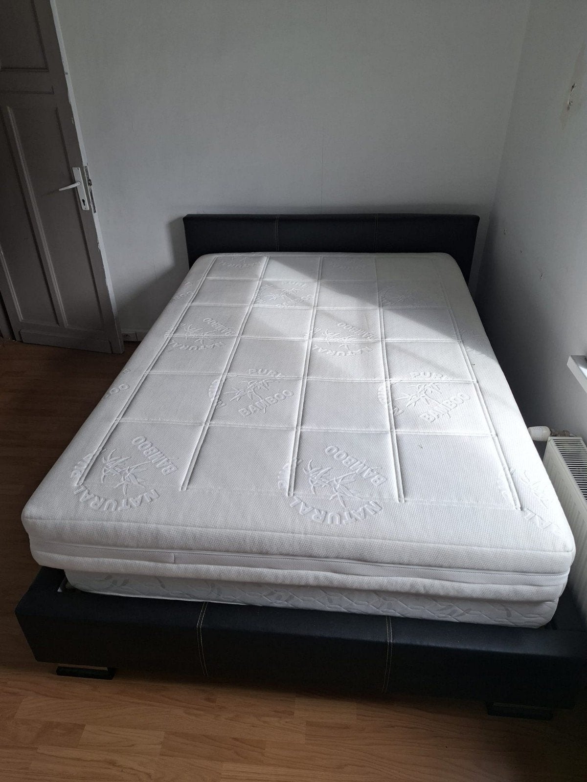 bed 140x200 cm, Ophalen, Gebruikt, Zwart, 140 cm