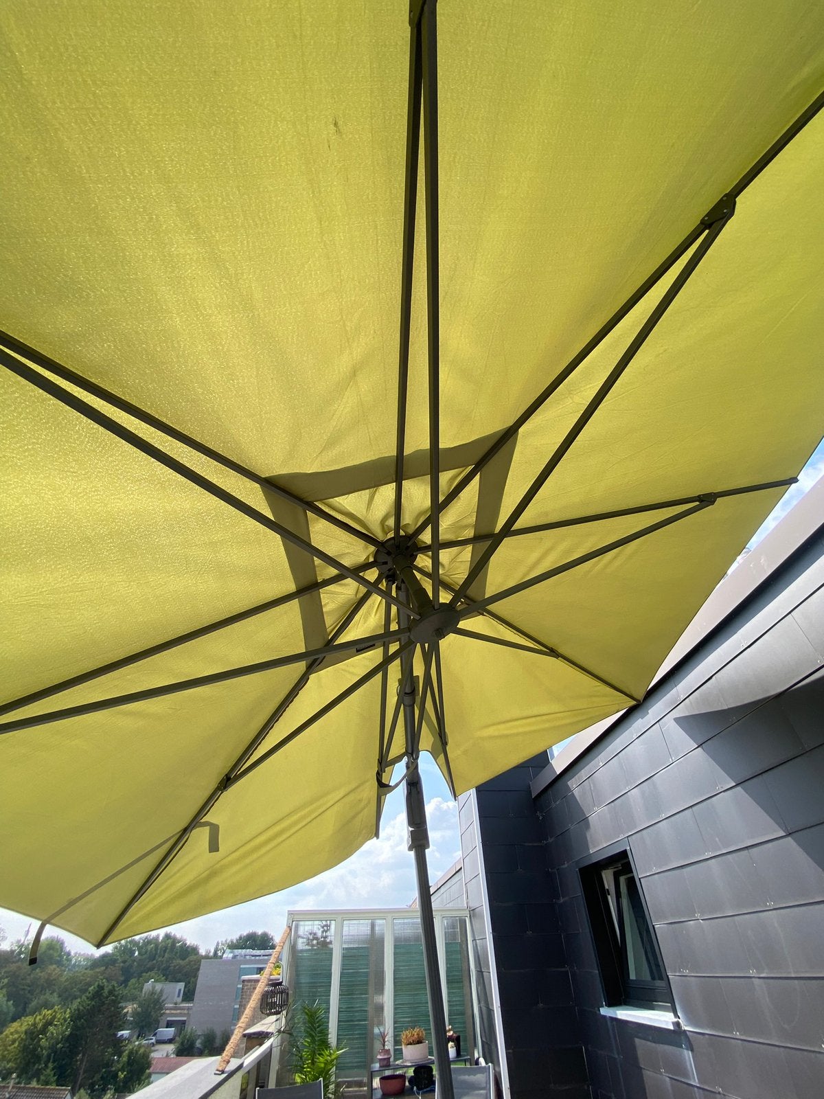 Nieuwe parasol, Ophalen, Zo goed als nieuw, Kantelbaar