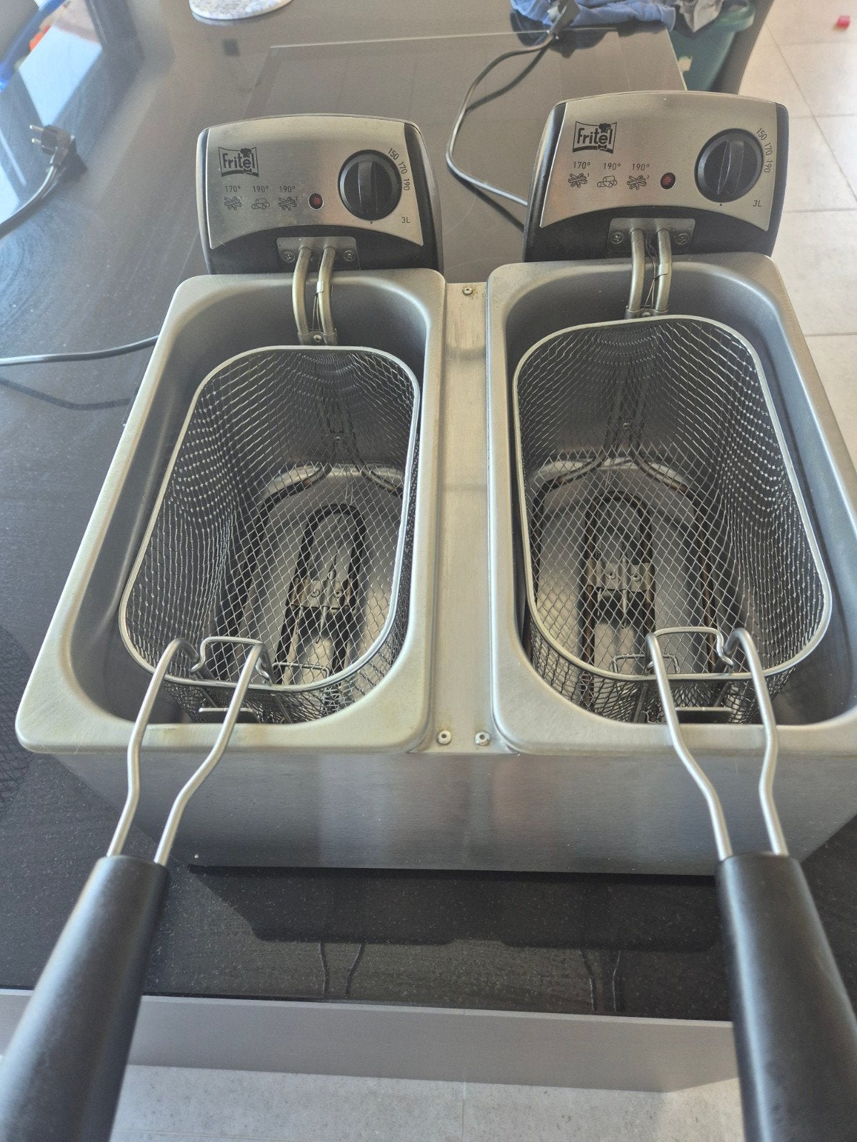 Fritel FR 1355 DUO (dubbele friteuse), Elektronische apparatuur, Frituurpannen, 4 liter of meer, Ophalen, Gebruikt, Duo-friteuse
