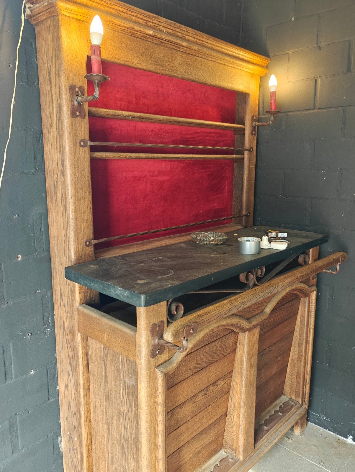 Rustieke bar met achterwand, verlichting en 2 barkrukken, Enlèvement
