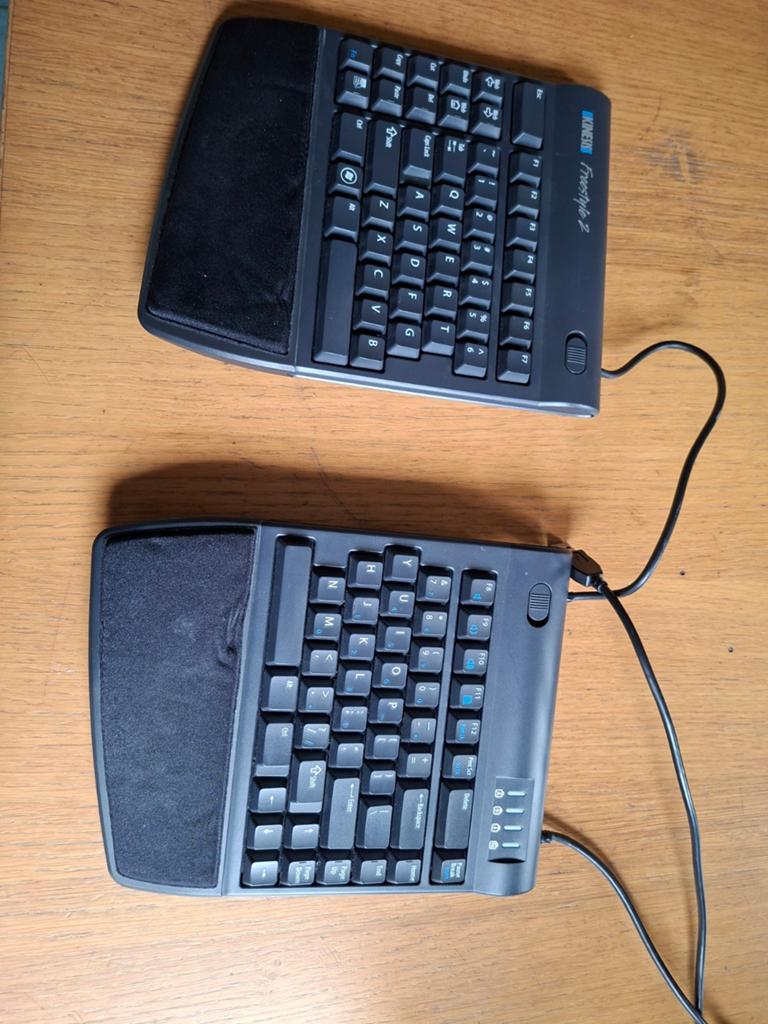 Clavier ergonomique querty en parfait état, Informatique & Logiciels, Claviers, Enlèvement, Ergonomique