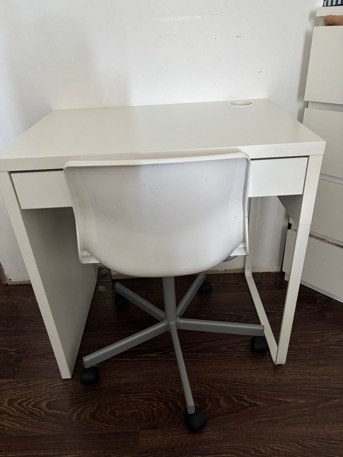 Bureau et chaise 35€, Contemporain, Enlèvement, Utilisé, 50 à 100 cm