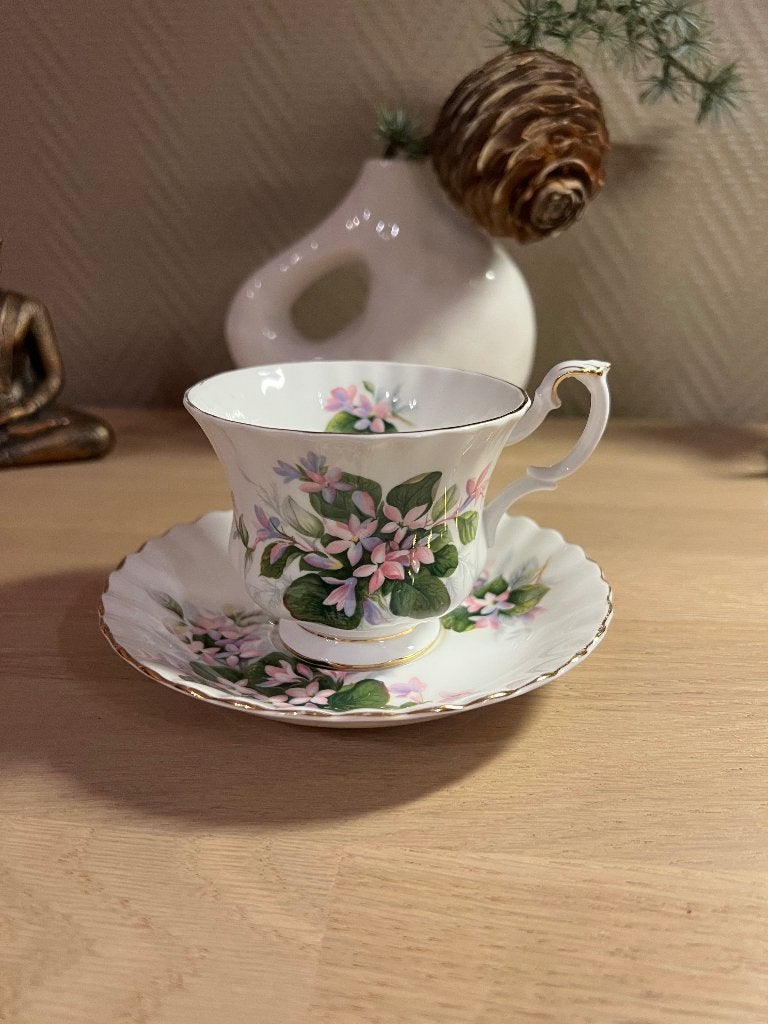 Tasse et soucoupe vintage Royal Albert Mayflower Bone China, Enlèvement ou Envoi
