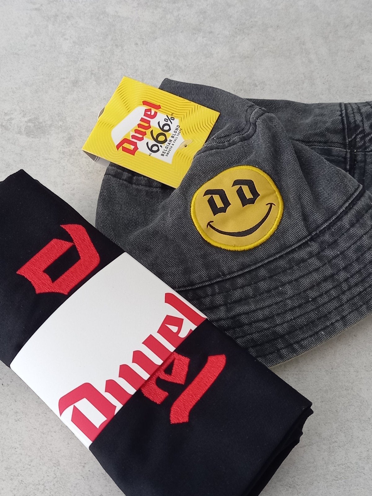 Duvel petje en short nieuw, Ophalen of Verzenden