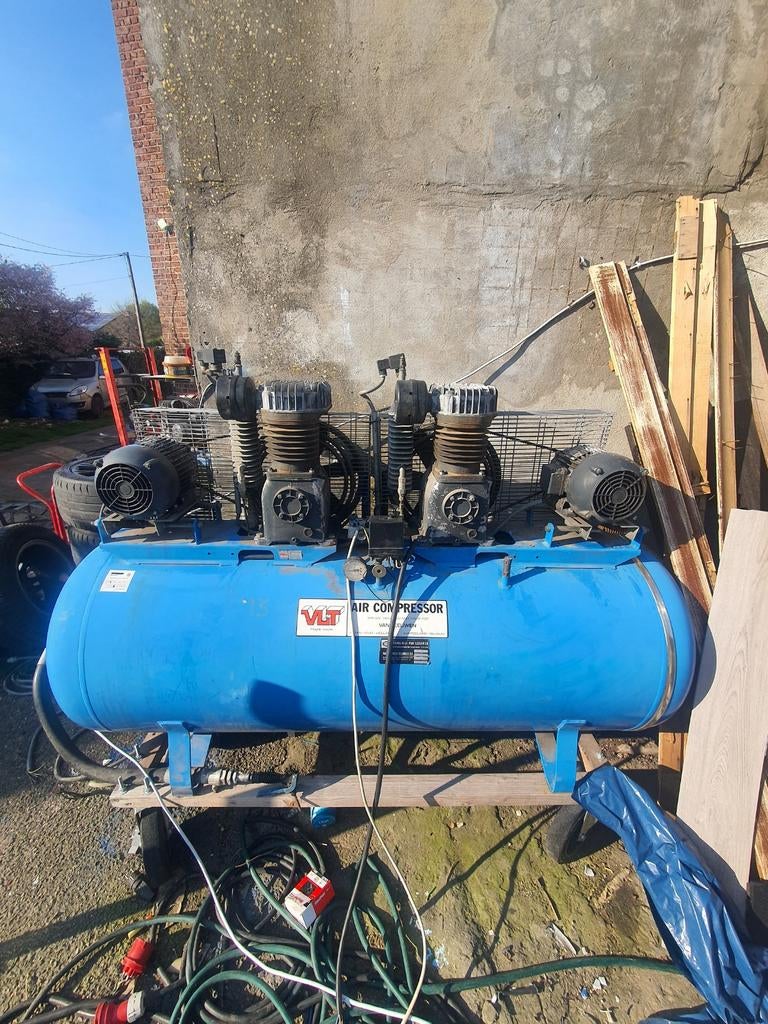 Industriële compressor dubel lucht pump 2x650 liter, Doe-het-zelf en Bouw, Compressors, Ophalen
