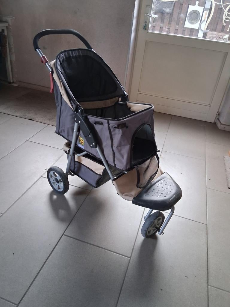 Honden buggy. Loopt goed en ziet er stevig uit, Enlèvement