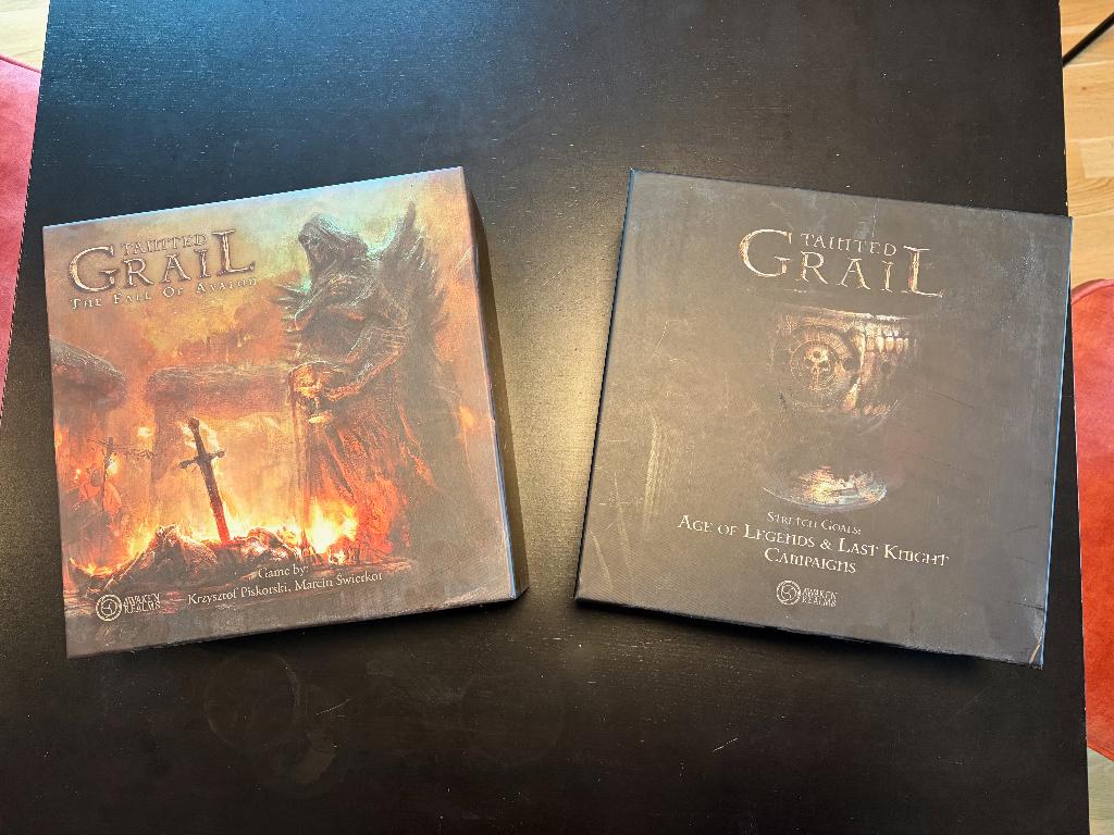 Tainted Grail - Complete Kickstarter Bundle, Trois ou quatre joueurs, Enlèvement ou Envoi, Comme neuf, Awaken Realms