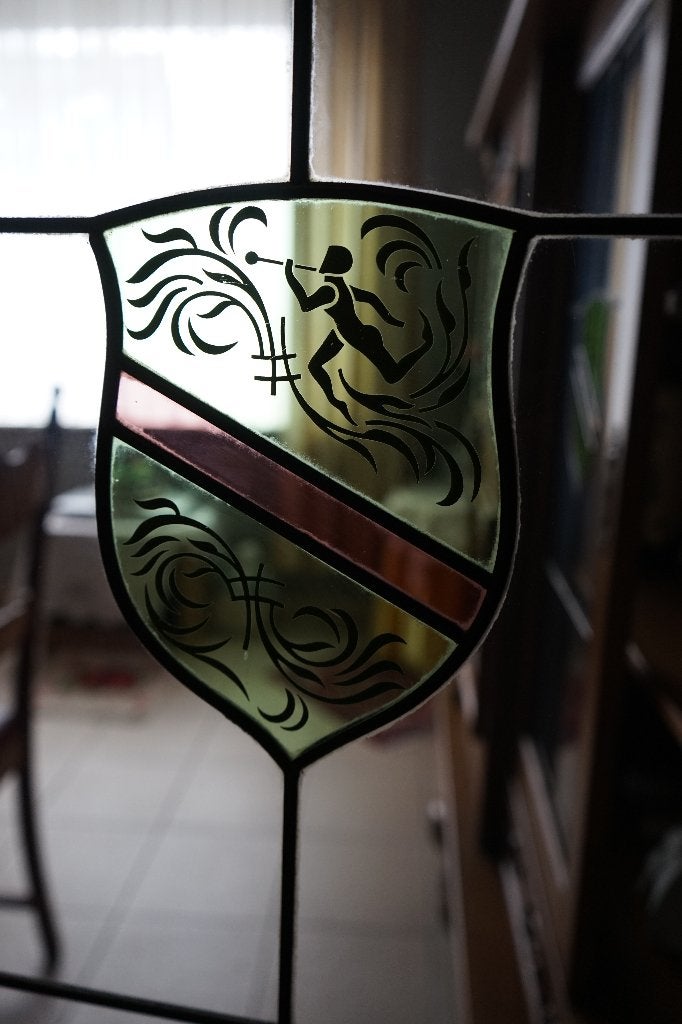 Decoratieve kast met glazen middenstuk, Ophalen