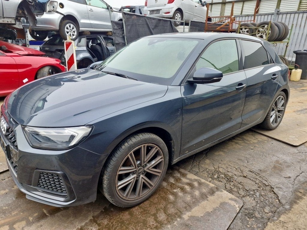 PORTE AVANT GAUCHE Audi A1 Sportback (GBA) (|82G831051|), Auto-Union-Straße  1,
85057  Ingolstadt, DE, Info@audi.de, Audi, Utilisé