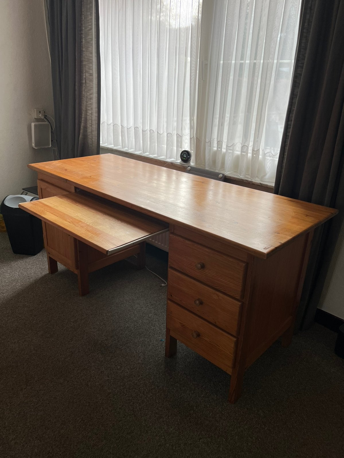 Zelf gemaakt bureau vol grenen hout, Ophalen, Zo goed als nieuw, Hout