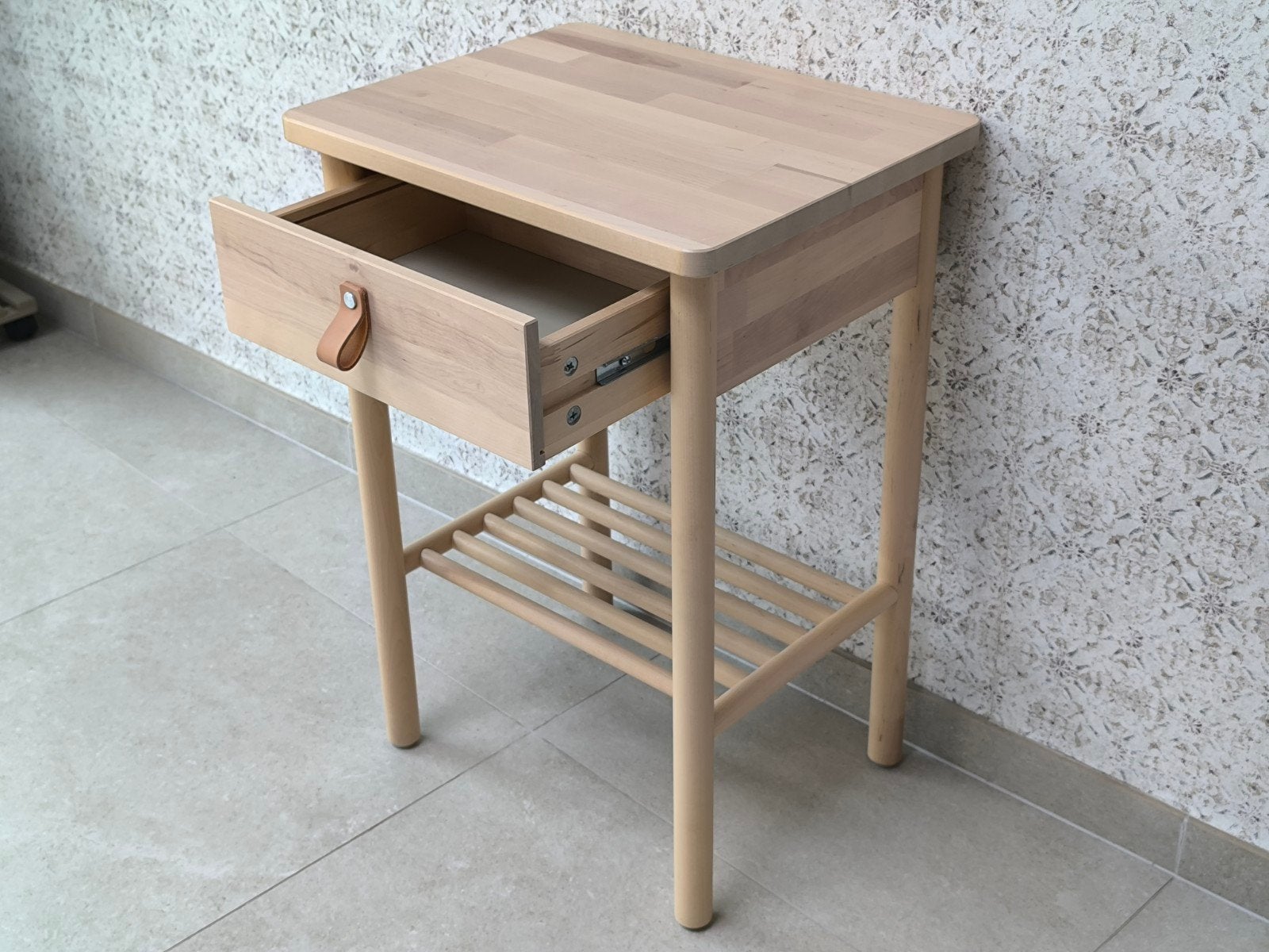 Ikea BJORKSNAS Table de chevet (Très bon état!), 45 à 65 cm, Enlèvement, Utilisé, 55 à 70 cm