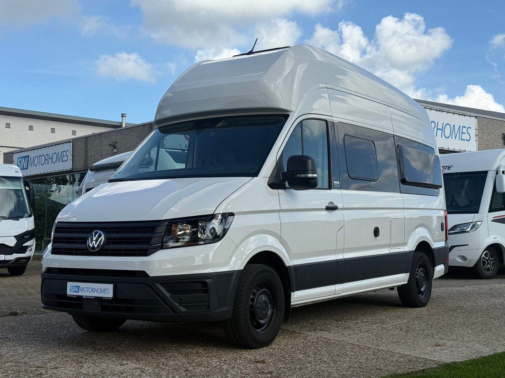 Vw Grand California - NEW MODEL - 1EIG! TREKHAAK **, Automaat, Buscamper of Camperbus, Volkswagen, Bedrijf