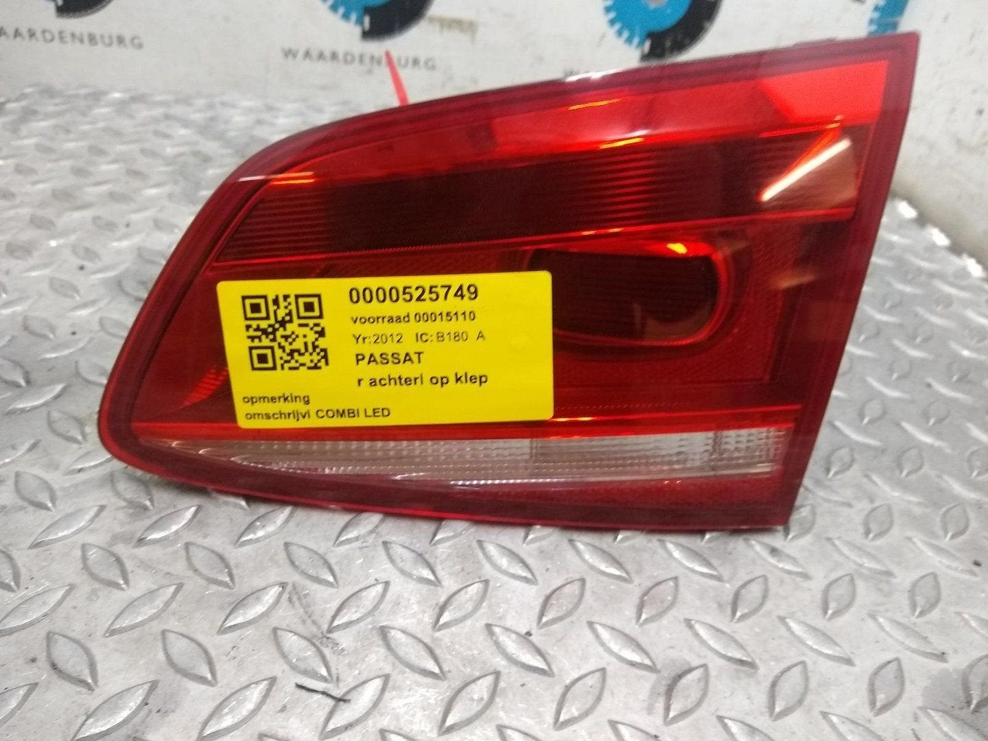 VOLKSWAGEN PASSAT 1.8 TSI Highline  ACHTERLICHT R 2012, Enlèvement ou Envoi, Utilisé, Stiba membre