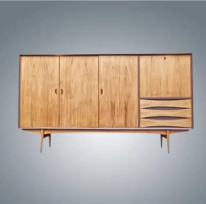 Dressoir Vintage dressoir Dressoir Oswald Vermaercke V-form, Huis en Inrichting, Kasten | Dressoirs, Ophalen, Teakhout