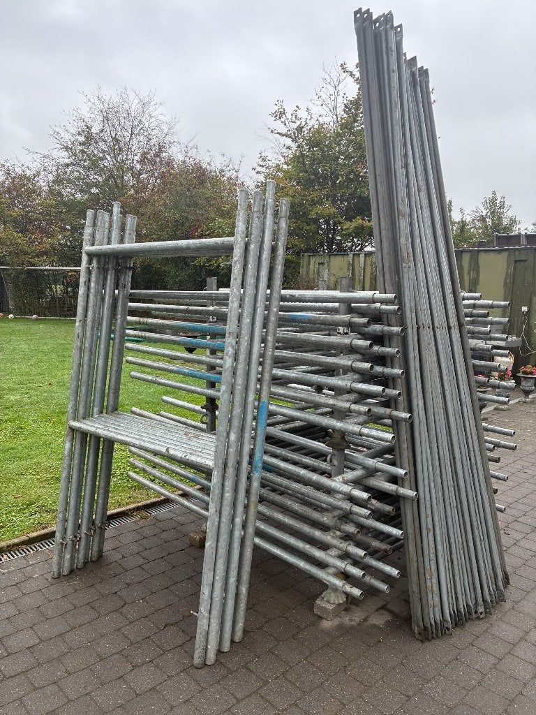 Stelling met stalen vloeren., Ophalen, Zo goed als nieuw, IJzer