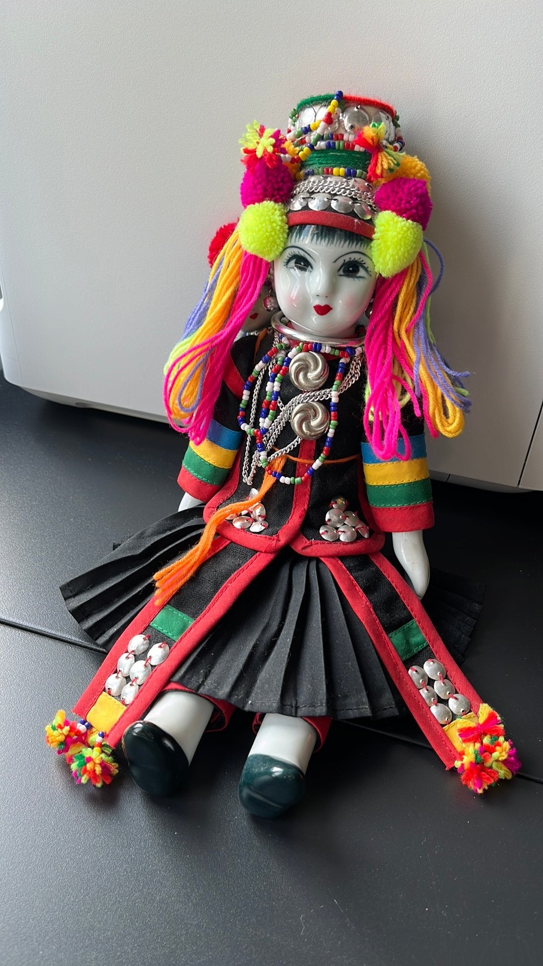 Vintage Thaise Akha porseleinen pop met kindje – 35 cm, Verzamelen, Ophalen of Verzenden, Zo goed als nieuw, Pop