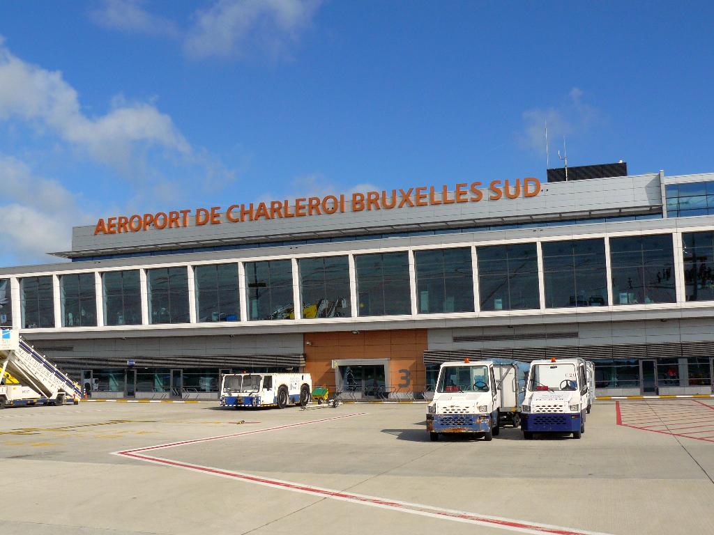 Garage à louer pour parking aéroport Charleroi, Immo, Charleroi