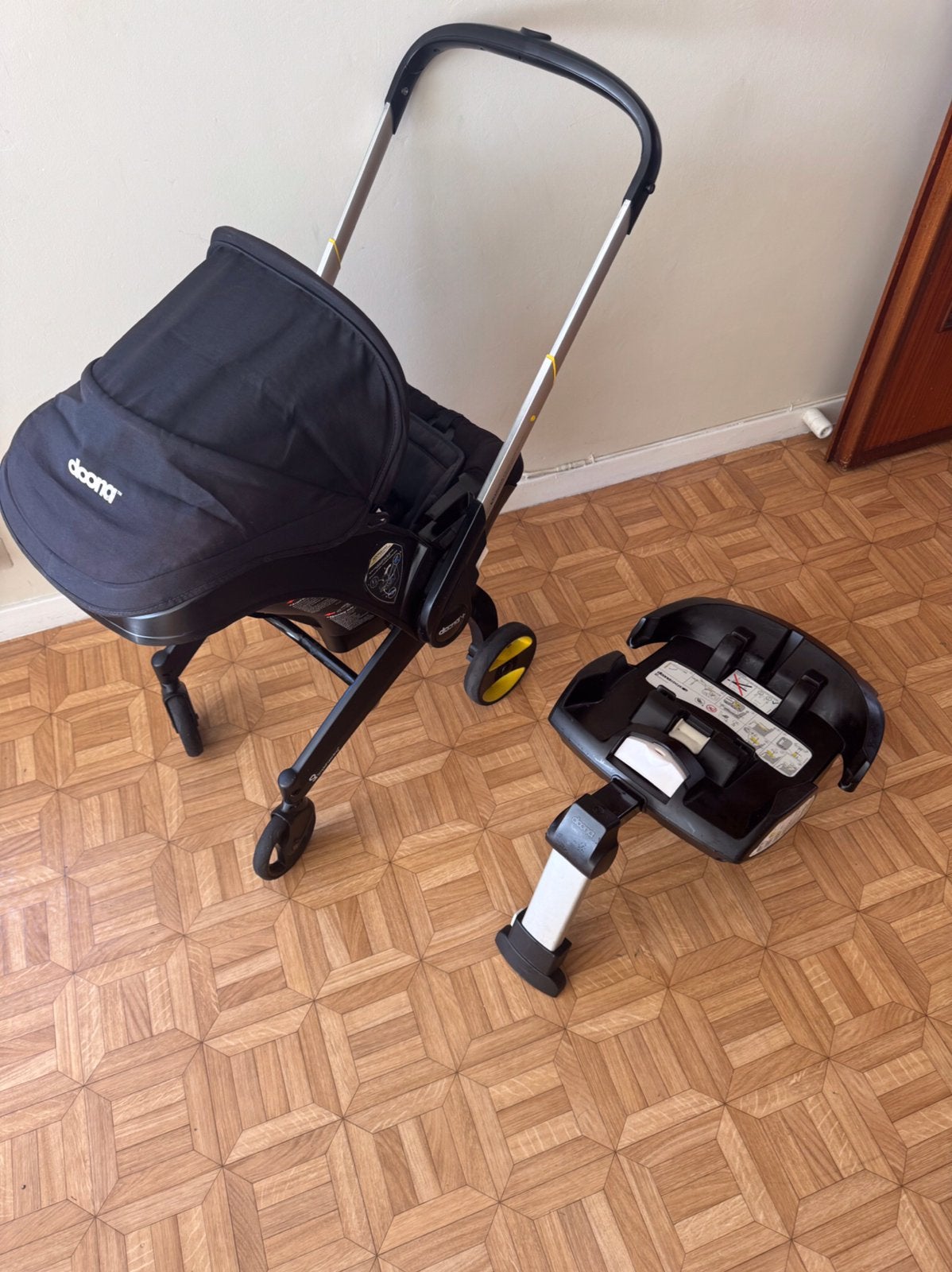 Poussette Doona + avec isofix comme neuf, Comme neuf