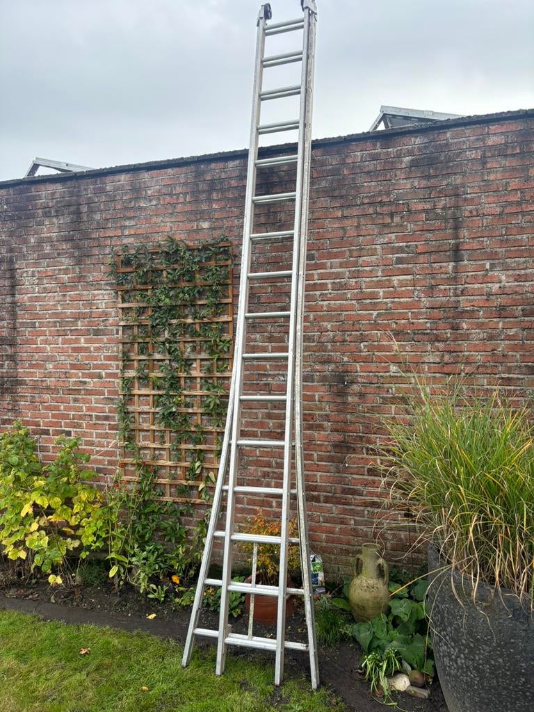 Uitschuifbare ladder, Ophalen, Zo goed als nieuw, Ladder