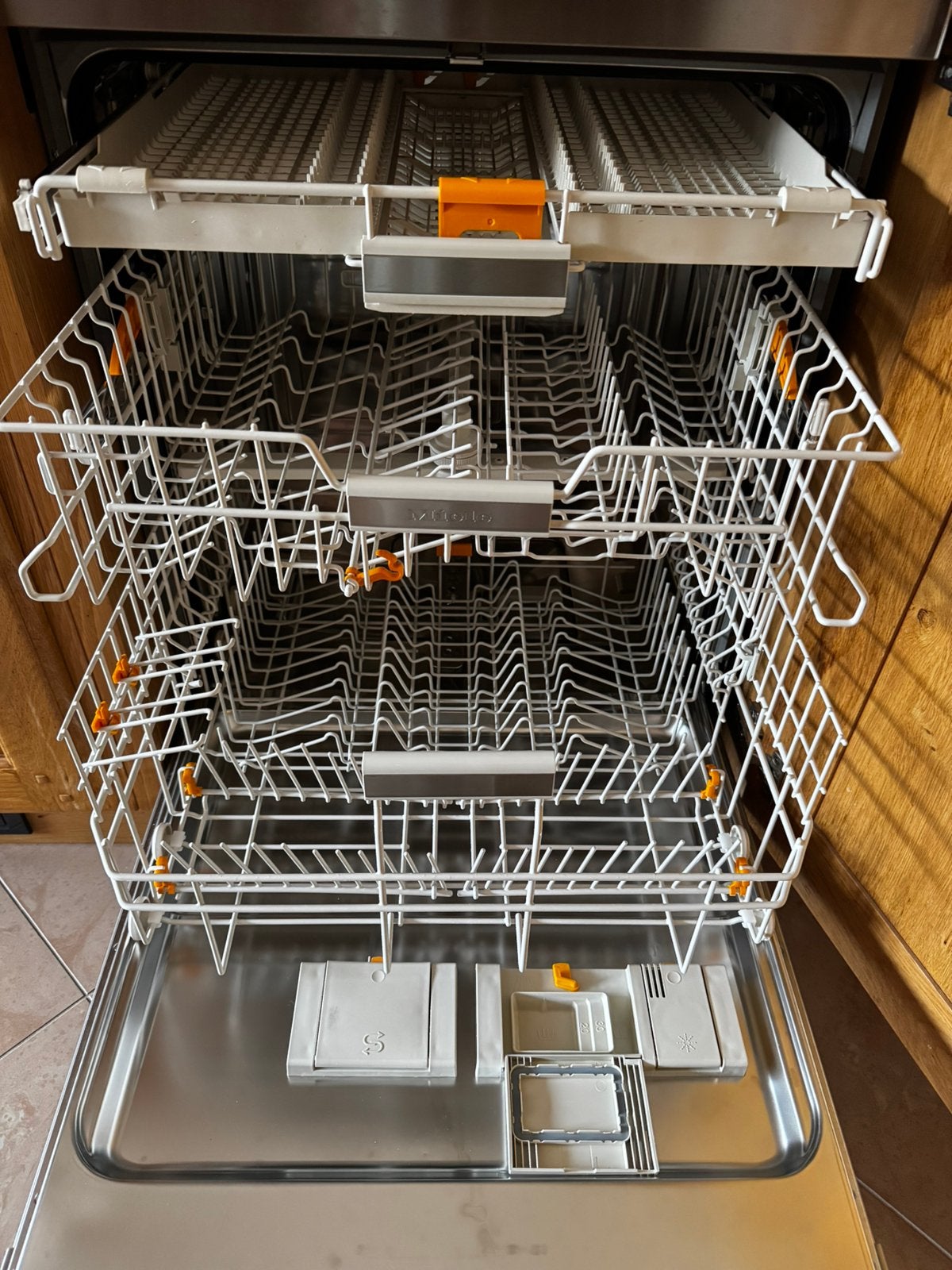 Lave-vaisselle MIELE pour pièces ou réparation, Enlèvement, Ne fonctionne pas, Autoportant, 45 à 60 cm