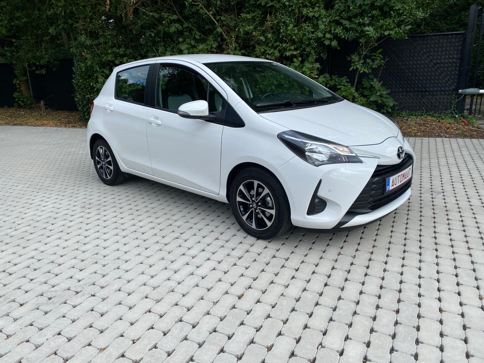 Toyota yaris 1.5 benzine/automaat 6300km, Autos, Toyota, Particulier, Yaris, ABS, Caméra de recul, Airbags, Air conditionné, Alarme