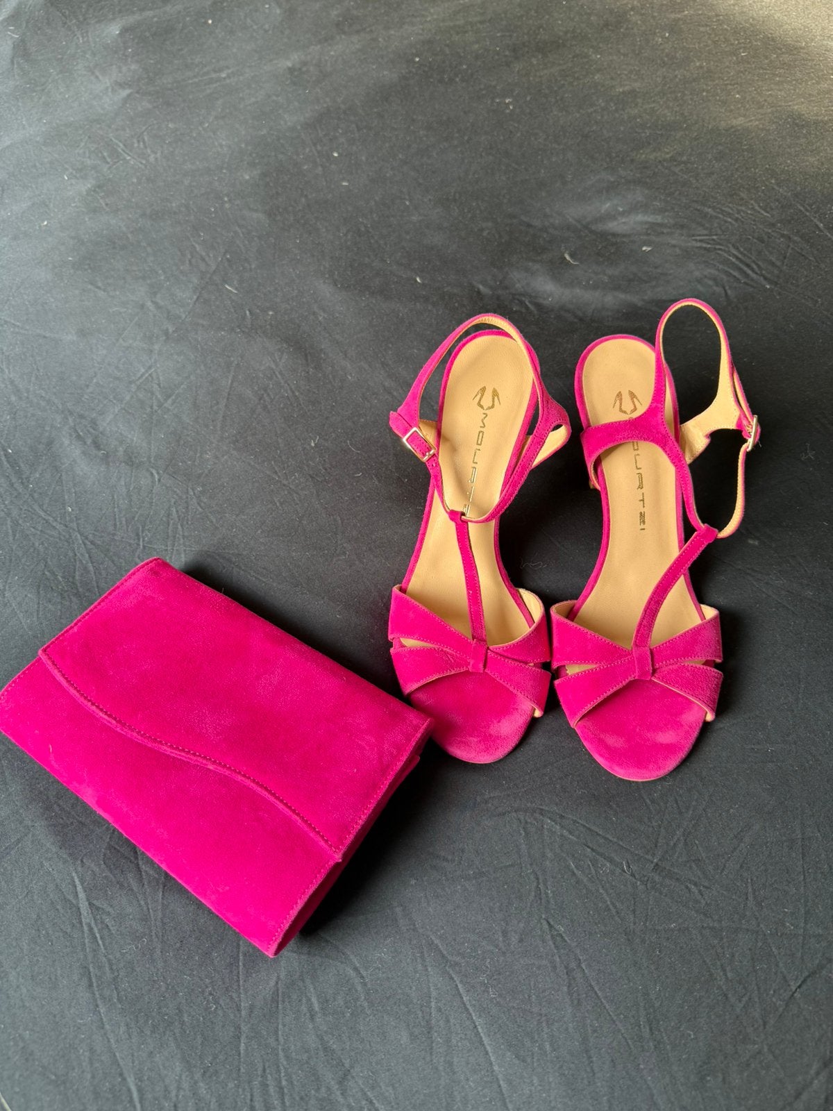 Fuchsia feestset – schoenen maat 39 + clutch in suède, Kleding | Dames, Schoenen, Ophalen of Verzenden, Zo goed als nieuw