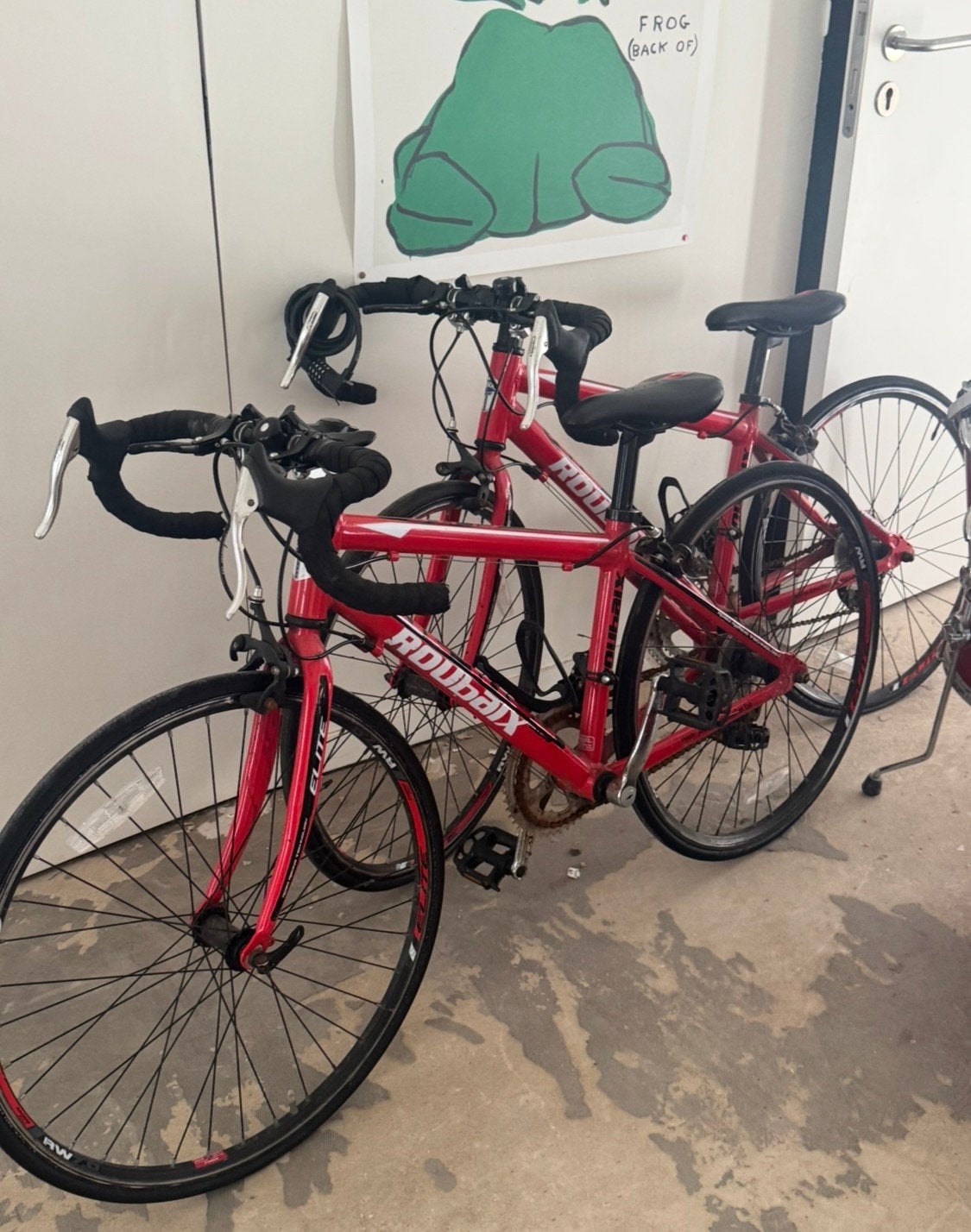 2 kinderfietsen Roubaix - rood, Ophalen, Gebruikt