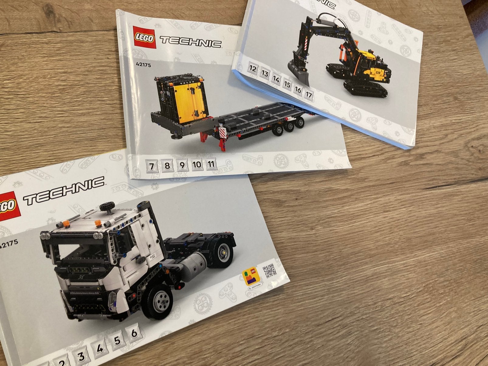 Lego set 42175 - Volvo FMX Truck + EC230 graafmachine, Ophalen, Lego, Zo goed als nieuw, Complete set