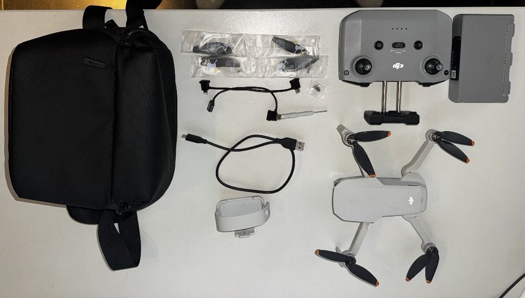 DJI Mini 2 SE Fly More Combo, compleet met 3 batterijen, Audio, Tv en Foto, Ophalen, Cameradrone, Zo goed als nieuw, DJI