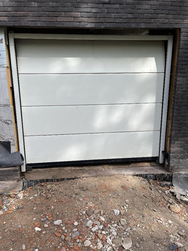 Sectionaal garagepoort met motor (IDEM), Doe-het-zelf en Bouw, Ophalen, Kunststof, Gebruikt, Overige typen