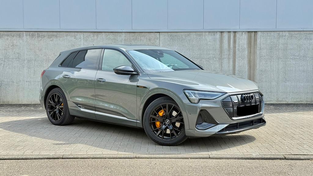 Audi Q8 e-tron 55 - black edition - open dak - head up - BTW, Auto's, Automaat, Zwart, Q8 e-tron, Leder