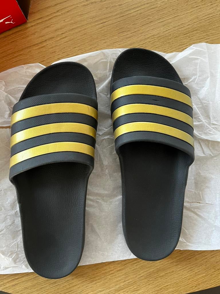 Adidas slippers Adilette (EU 46, pointure normale 44), Vêtements | Hommes, Vêtements de bain & Maillots de bain, Enlèvement