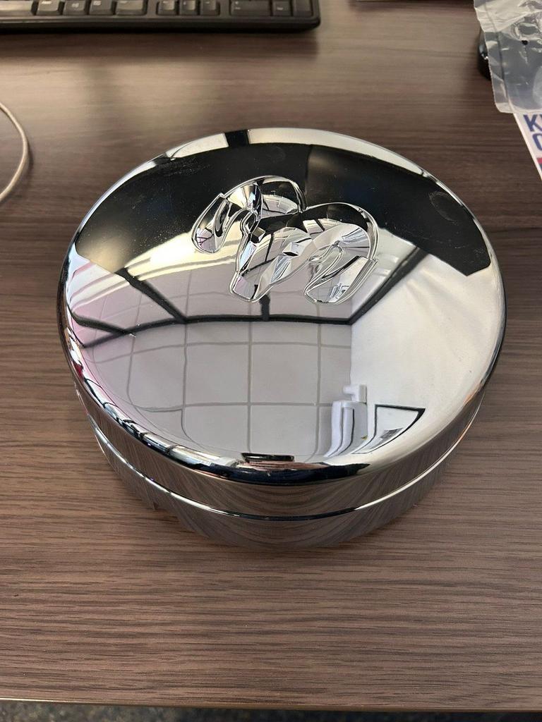 Dodge Ram 3500 center cap wieldop chrome - #52106877AA, Neuf, -, -, -