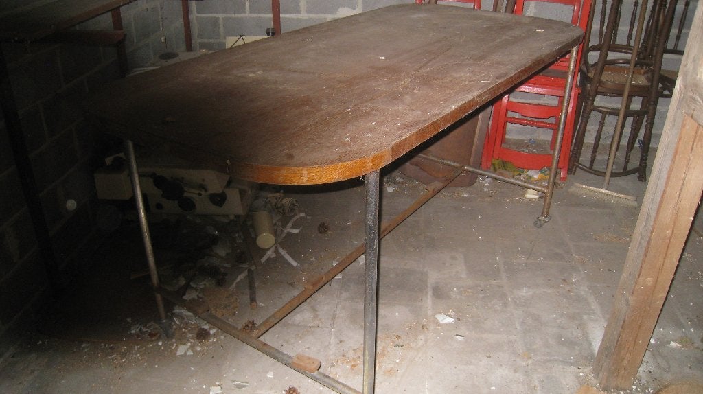 2 grote  vintage werktafels    uit stoffenwinkel, Ophalen, Gebruikt
