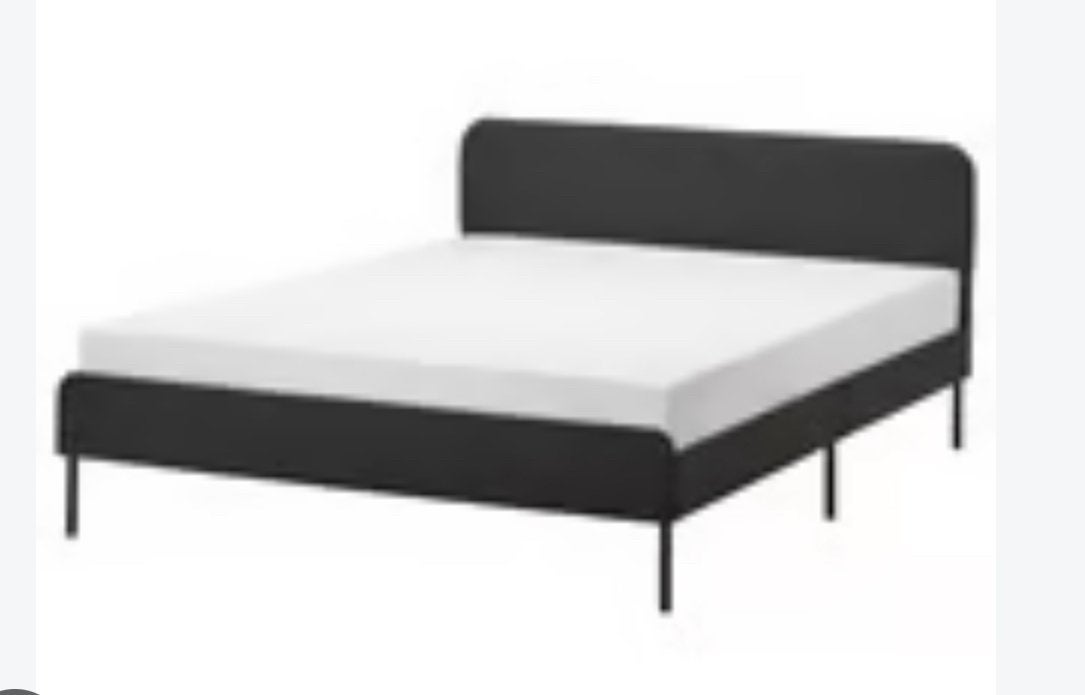 Bed 140x200 Slattum (zwart leder look), Ophalen, Zo goed als nieuw, Zwart