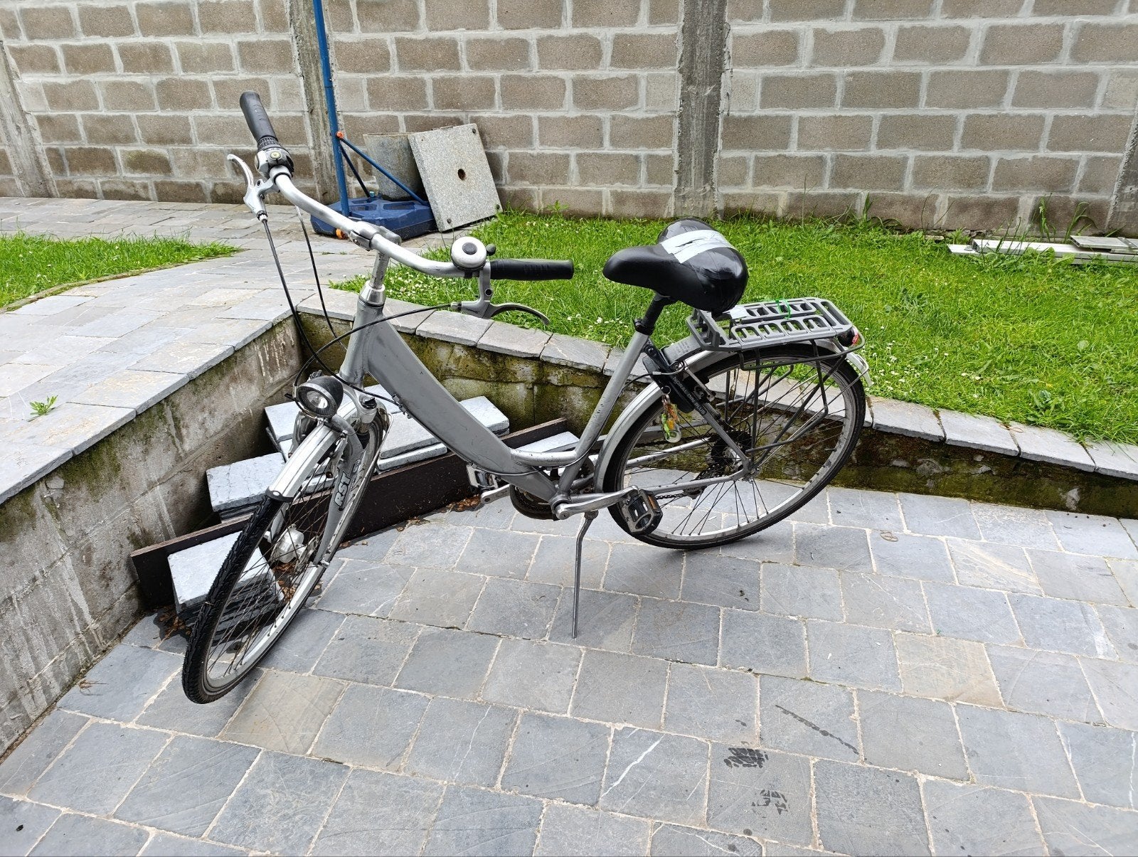 Dames fiets studenten fiets, Enlèvement