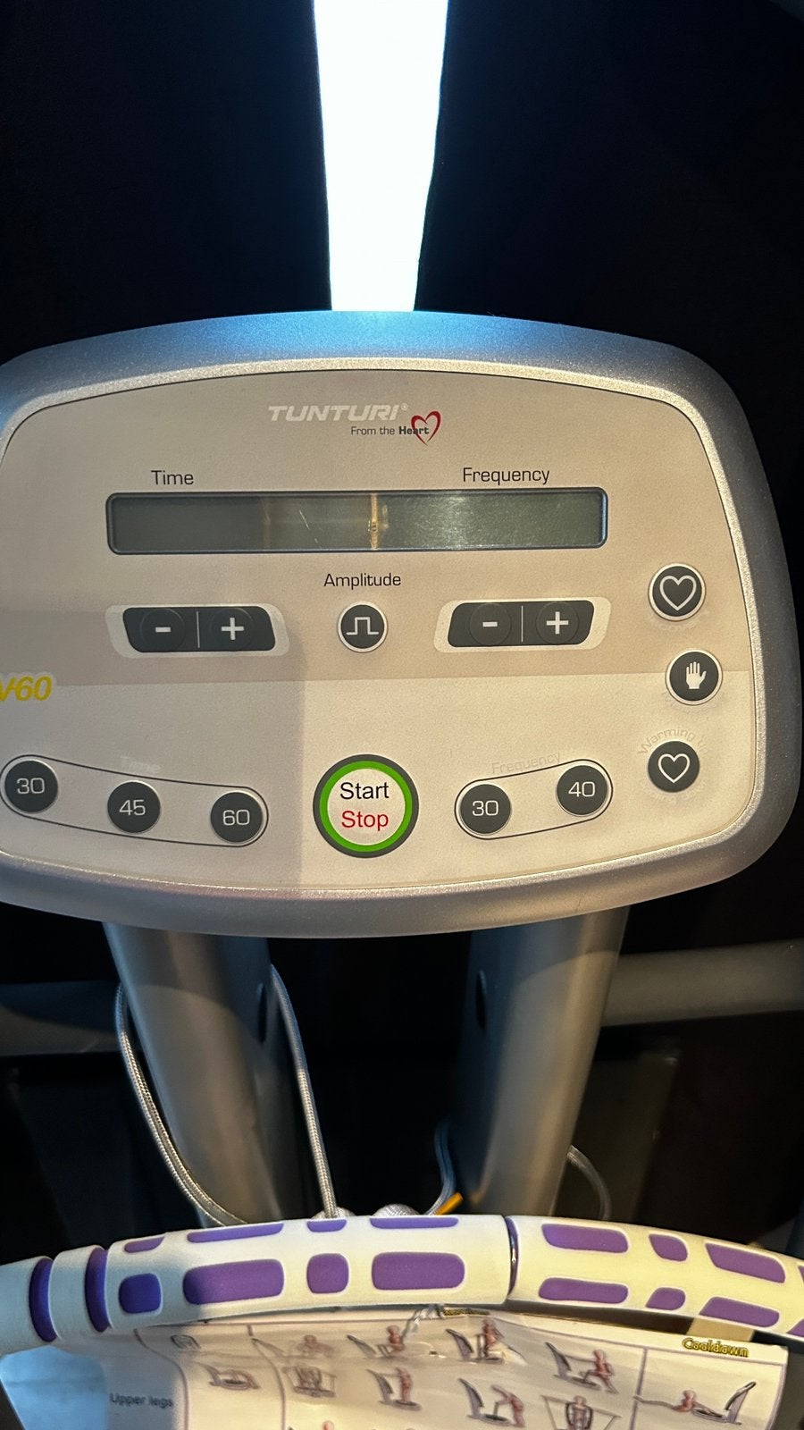 Professionele Tunturi V60 powerplate 340€, Sport en Fitness, Fitnessapparatuur, Ophalen, Benen, Trilplaat, Zo goed als nieuw