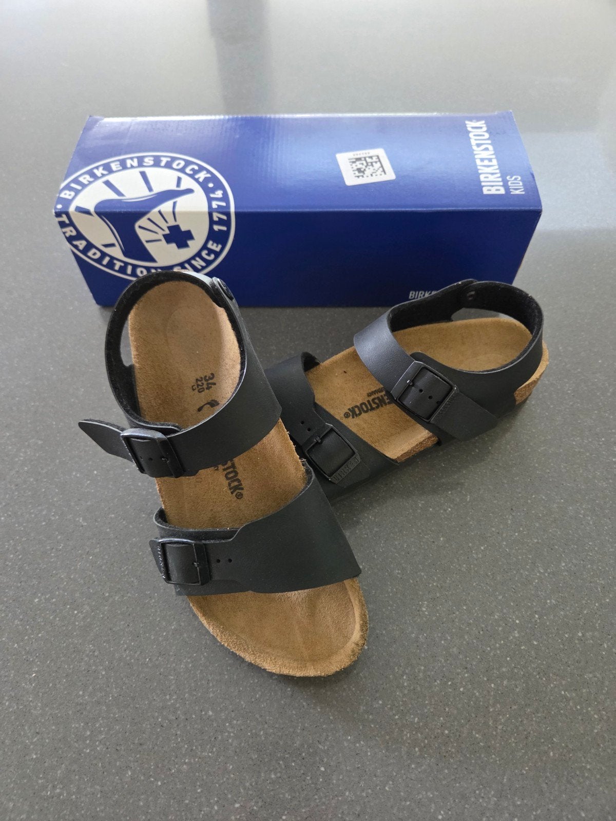 Sandales Birkenstock - taille 34 (neuves), Neuf, Garçon ou Fille, Enlèvement ou Envoi, Bottines