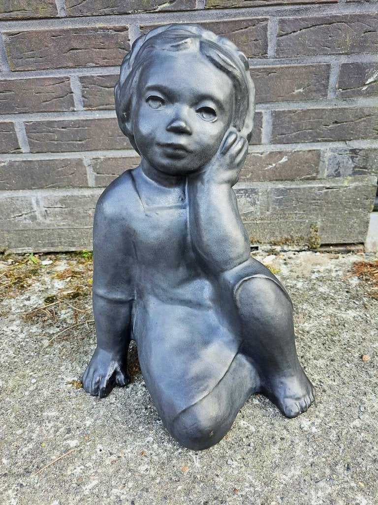 Vintage beeld Emiel Laskaris, zittend meisje, Antiek en Kunst, Ophalen of Verzenden, Steen of Keramiek, Beeld, 20 - 50 cm