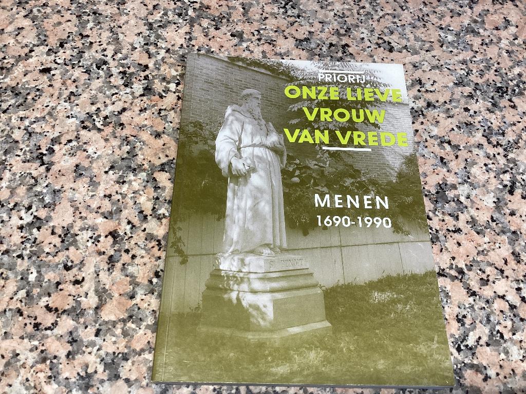 Priorij Onze Lieve Vrouw van Vrede MENEN 1690-1990, Ophalen of Verzenden, Zo goed als nieuw