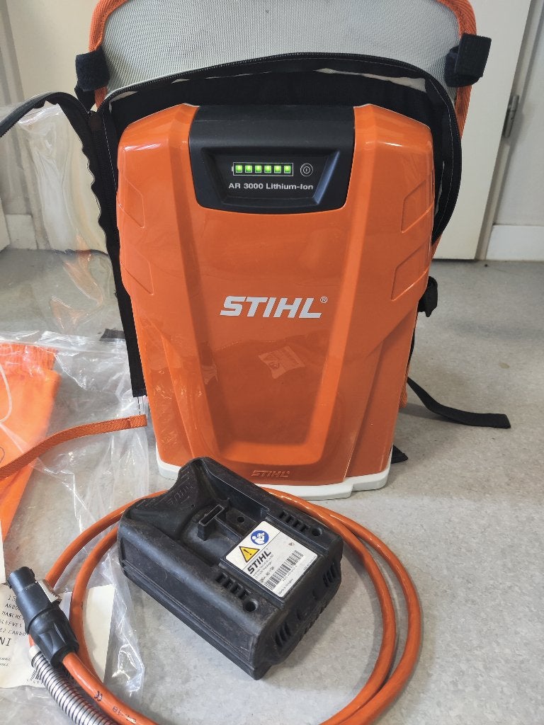 A VENDRE NOUVELLE BATTERIE DORSALE STIHL AR 3000L, Enlèvement ou Envoi, Neuf, Batterie, STIHL