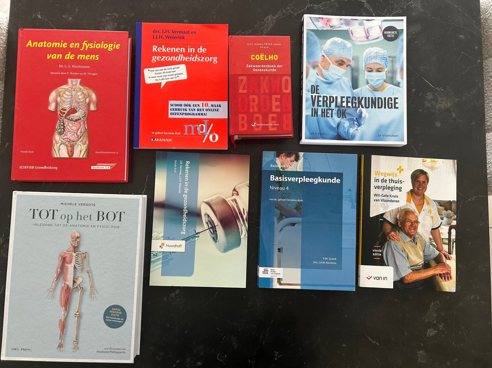 Boeken opleiding (basis) verpleegkunde., Boeken, Ophalen, Zo goed als nieuw