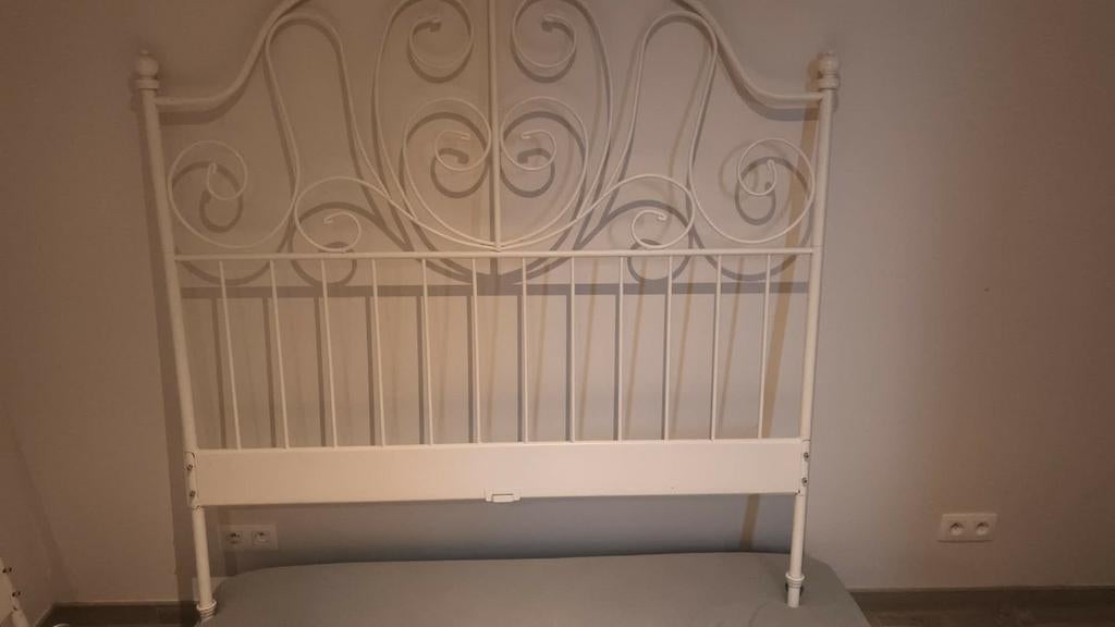 Bed van ikea met frame wit metaal, Huis en Inrichting, Slaapkamer | Bedden, Zo goed als nieuw, Tweepersoons, Metaal, Wit, Ophalen