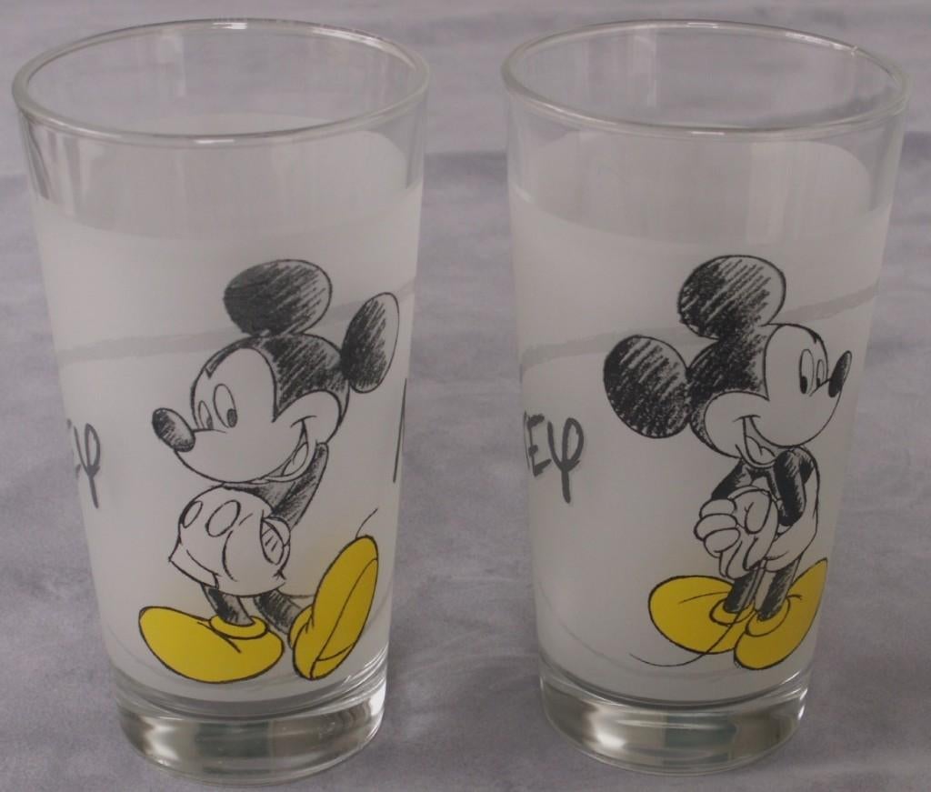 2 Vintage Mickey Mouse glas zwart wit met gele schoenen, Ophalen of Verzenden, Mickey Mouse, Nieuw